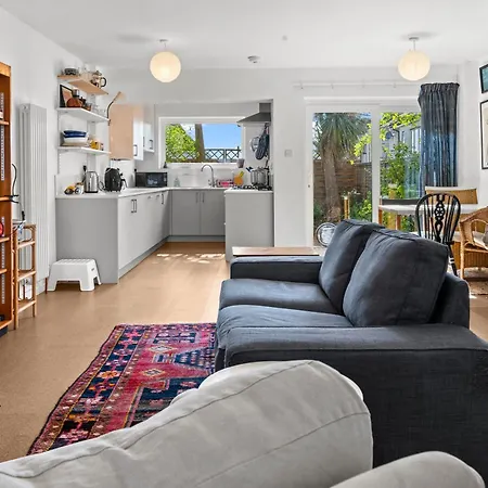 Comfy Gem 3 Bedroom By Altoluxoexperience Short Lets & Serviced With Free Wifi & Parking *