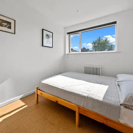 Comfy Gem 3 Bedroom By Altoluxoexperience Short Lets & Serviced With Free Wifi & Parking *