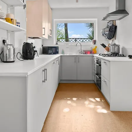 Casa de Férias Comfy Gem 3 Bedroom By Altoluxoexperience Short Lets & Serviced With Free Wifi & Parking