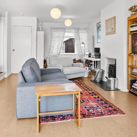 Comfy Gem 3 Bedroom By Altoluxoexperience Short Lets & Serviced With Free Wifi & Parking *