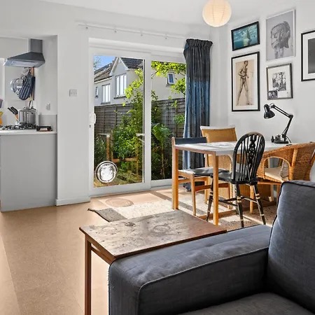 Comfy Gem 3 Bedroom By Altoluxoexperience Short Lets & Serviced With Free Wifi & Parking *